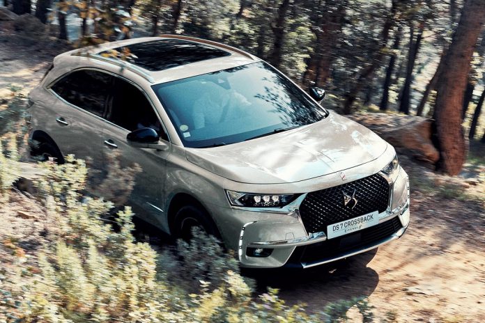 DS 7 CROSSBACK E-TENSE 4x4 - híbrido