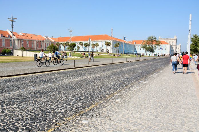 Ribeira das Naus, em agosto, só para peões e ciclistas aos domingos e feriado