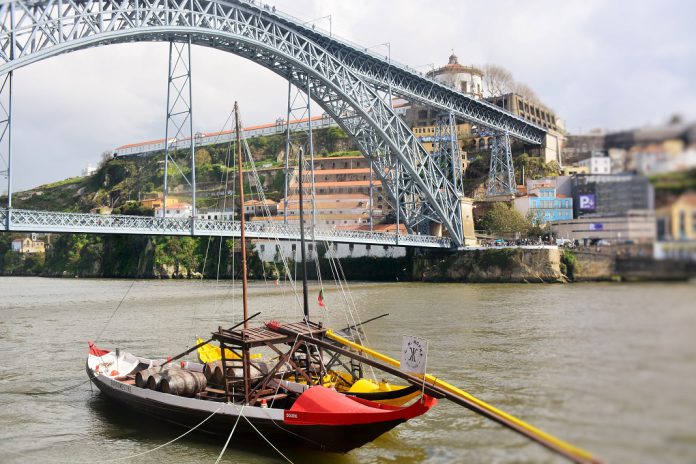 Feira do Livro do Porto com exposição “Porto sentido de fora”