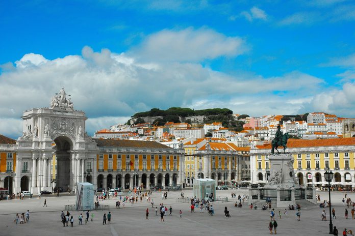 Rodagem de filme condiciona trânsito na baixa de Lisboa