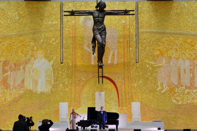 Carlo Bernini, Anastasyia Petryshak e Andrea Bocelli