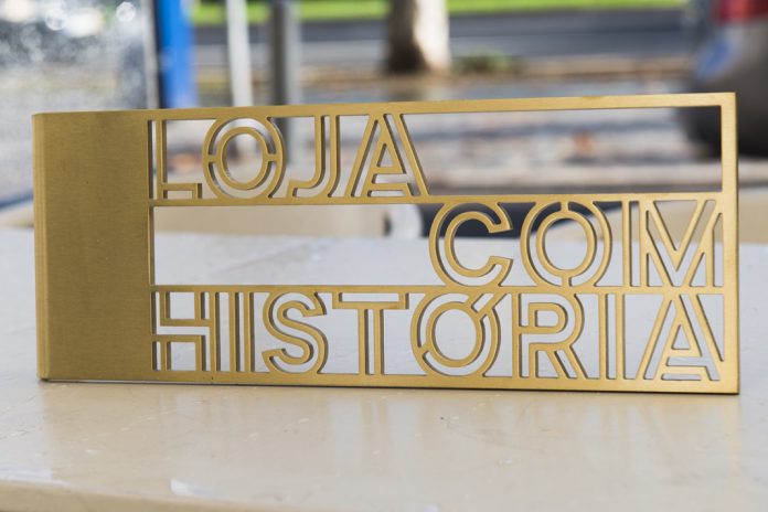 Placa de identificação de Lojas com História