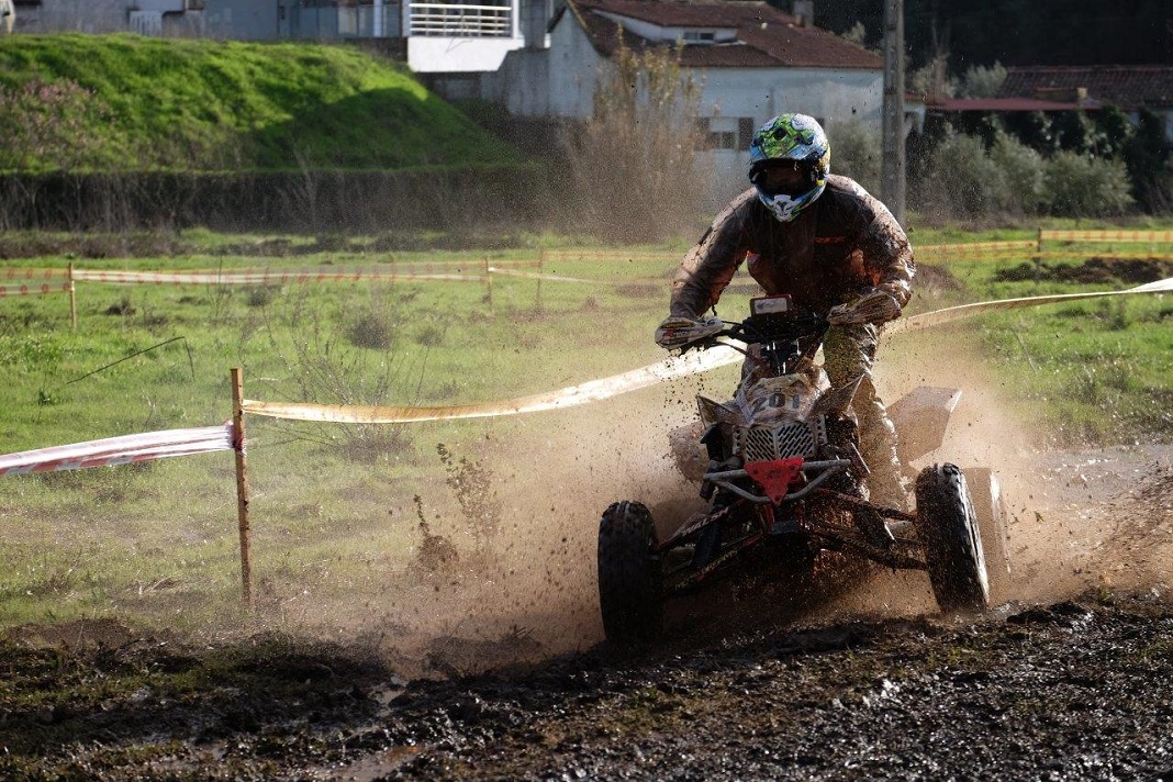 Arnaldo Martins em Suzuki nos Quad vence na Baja TT do Pinhal