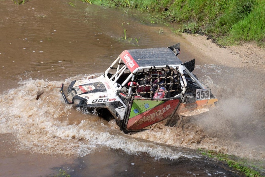 Paulo Fernandes, em terceiro na terceira prova do Troféu Polaris RZR, sem turbo