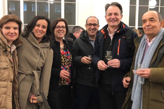 Equipa da Universidade Nova de Lisboa envolvida no Centro Discoveries: Ana Sofia Coroadinha (ITQB NOVA), Paula Alves (ITQB NOVA), Catarina Brito (ITQB NOVA), António Jacinto (CEDOC) e Miguel Seabra (CEDOC)