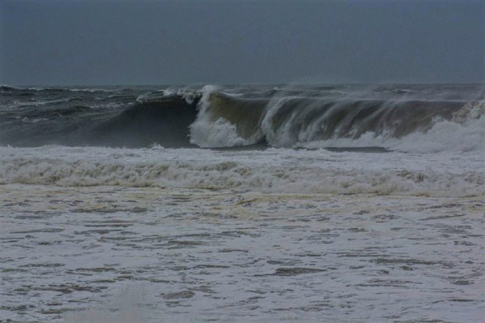 Mar agitado e ondulação forte durante o fim de semana