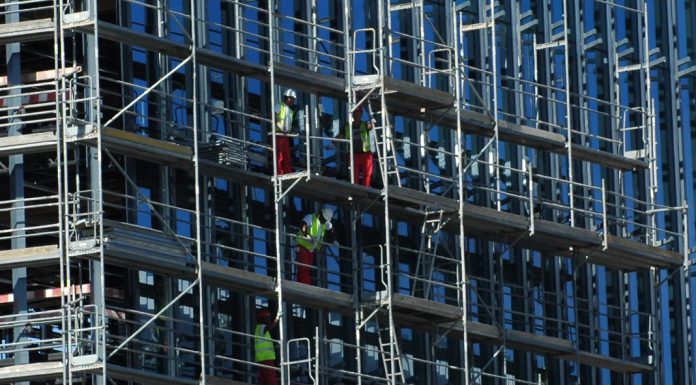 União Europeia vai ter novas regras para ajudar as autarquias a fazer face à crise da habitação