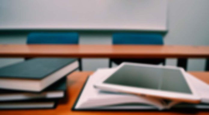 Análise da UE sobre resultados do PISA 2025 confirmam declínio nas competências básicas dos jovens europeus Análise da UE sobre resultados do PISA 2025 confirmam declínio nas competências básicas dos jovens europeus