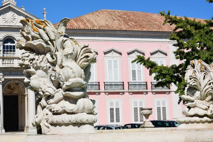 Embaixador da Venezuela em Lisboa chamado ao MNE devido à deteção de portugueses Embaixador da Venezuela em Lisboa chamado ao MNE devido à deteção de portugueses