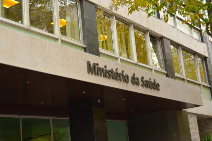Governo transfere mais 200 milhões de euros para o SNS para pagamento de dívida a fornecedores Governo transfere mais 200 milhões de euros para o SNS para pagamento de dívida a fornecedores