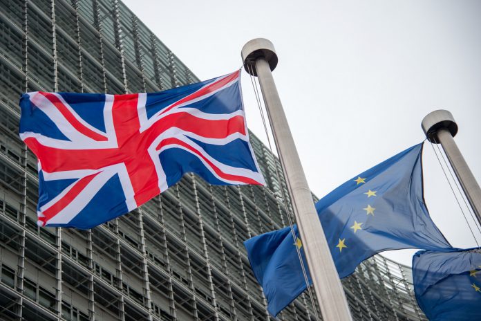 Comissão Europeia propõe o uso dos Fundos Europeus de Solidariedade e de Ajustamento à Globalização no apoio as empresas, aos trabalhadores e aos Estados-Membros mais afetados nos caso de um Brexit sem acordo. Comissão Europeia propõe o uso dos Fundos Europeus de Solidariedade e de Ajustamento à Globalização no apoio as empresas, aos trabalhadores e aos Estados-Membros mais afetados nos caso de um Brexit sem acordo.