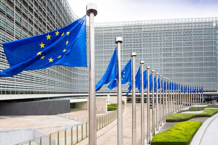 União Europeia aprova contramedidas comerciais às tarifas dos EUA