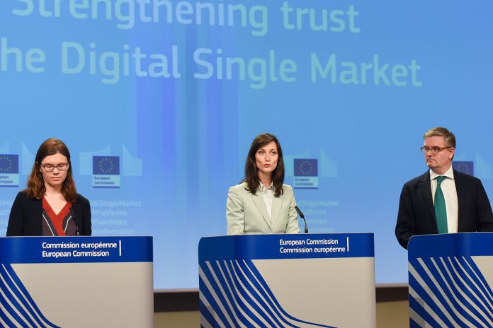 Nathalie Vandystadt, Mariya Gabriel, Julian King, Membros da Comissão Europeia.