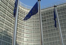 Comissão Europeia recomenda uso de testes rápidos contra a COVID-19