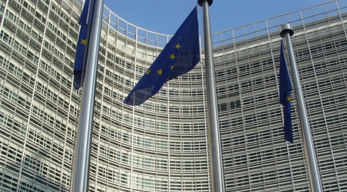 Comissão Europeia insta Portugal e outros países a transporem diretiva para combater poluição por instalações industriais