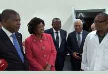 Presidente de Angola visita laboratório de investigação agrária e veterinária em Oeiras
