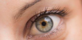 Lente de contacto inteligente diagnostica e trata o glaucoma