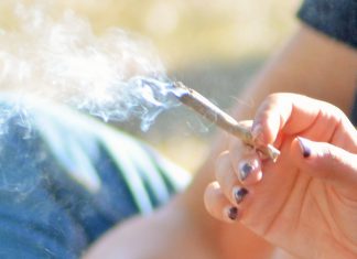 Mortes pelo tabaco estão a diminuir na União Europeia mas os novos produtos são um desafio Mortes pelo tabaco estão a diminuir na União Europeia mas os novos produtos são um desafio