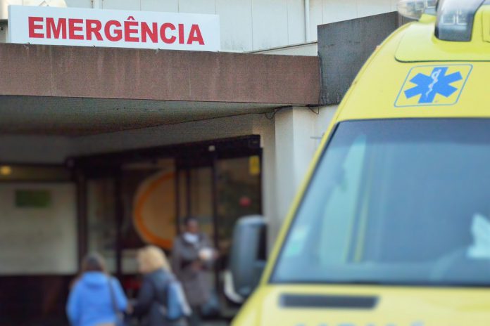 Pacientes COVID-19 grave podem beneficiar de doses altas de dexametasona