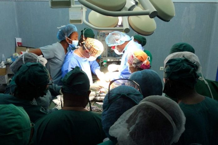 Cirurgias pioneiras em ambulatório, em Moçambique, realizadas por portugueses