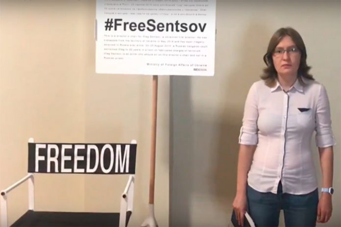 Natallia Kaplan apela, em vídeo, à libertação do irmão Oleg Sentsov