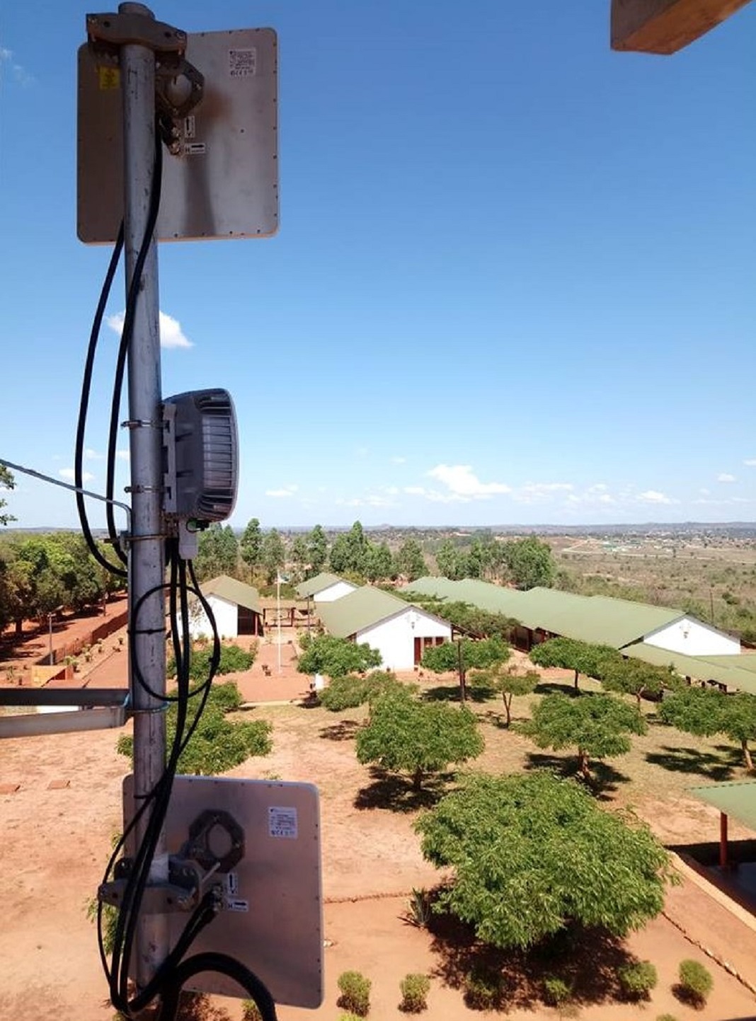 Fraunhofer AICOS, do Porto, liga escolas, mercados e hospitais de Moçambique à internet