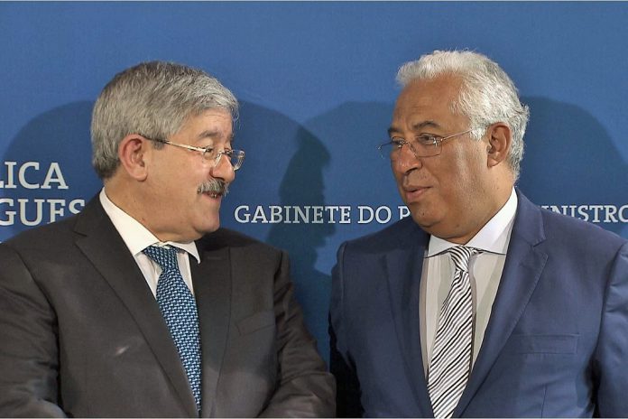 Ahmed Ouyahia, Primeiro-ministro argelino e António Costa, Primeiro-ministro português, na quinta reunião de alto nível entre Portugal e a Argélia. Ahmed Ouyahia, Primeiro-ministro argelino e António Costa, Primeiro-ministro português, na quinta reunião de alto nível entre Portugal e a Argélia.