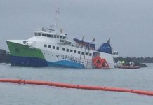 Navio ‘Mestre Simão’ da Atlanticoline encalhado no Açores