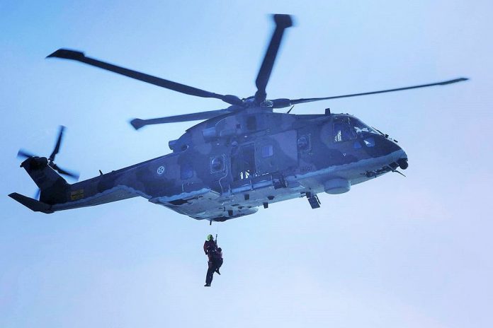 Força Aérea faz resgate médico de tripulante do navio SEAVEN JOY