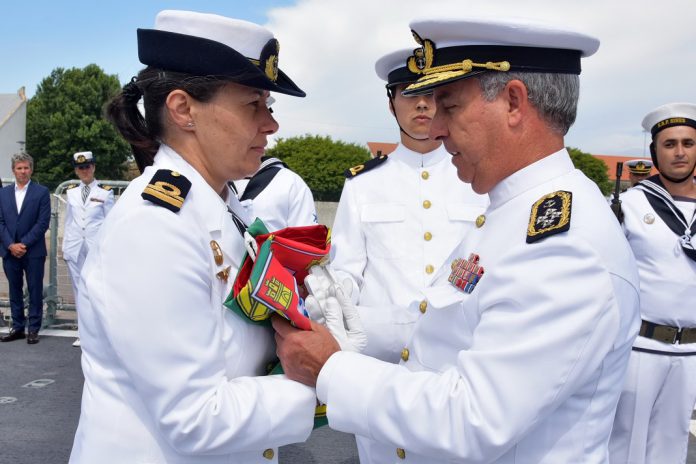 Capitão-tenente Mónica Martins comanda o novo navio da Marinha, o NRP Sines