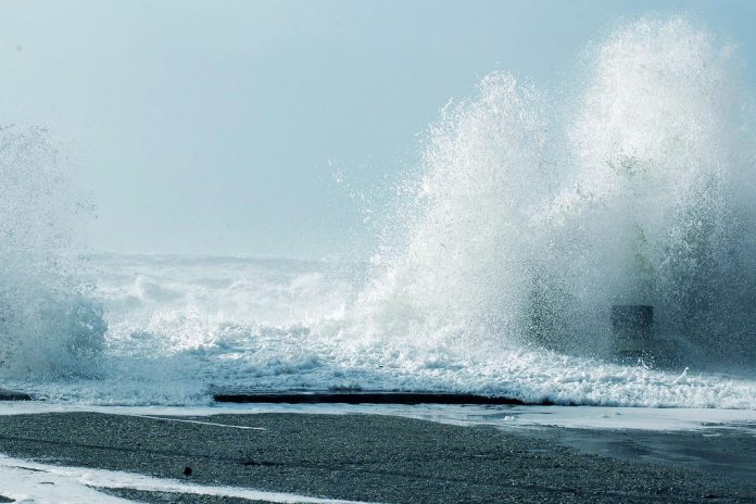 Previsão de mar agitado e ondulação forte até ao fim-de-semana