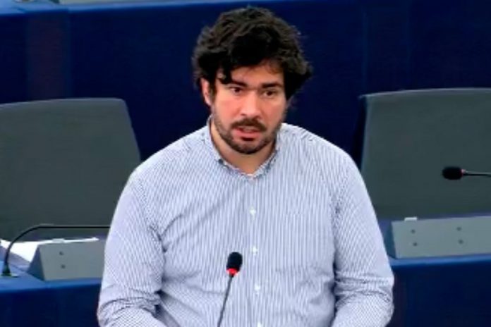 Parlamento Europeu quer vistos humanitários para migrantes Parlamento Europeu quer vistos humanitários para migrantes