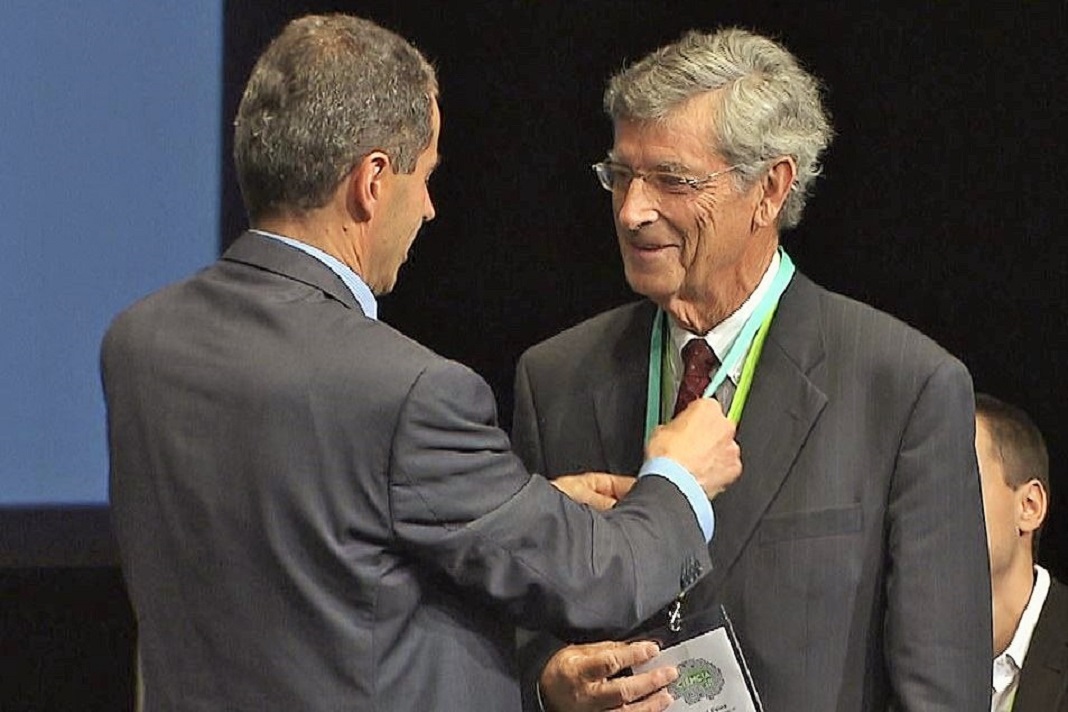 Manuel Paiva, físico, professor jubilado da Universidade Livre de Bruxelas, distinguido com Medalha de Mérito Científico pelo Ministro da Ciência, Tecnologia e Ensino Superior.