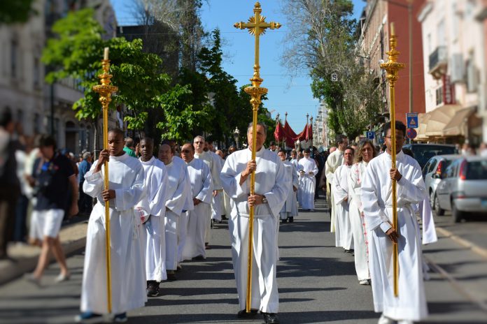 Procissão do Corpo de Deus, dia 31 de maio, percorre ruas de Lisboa