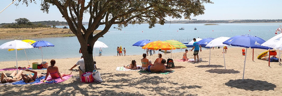 Praia fluvial de Monsaraz é a primeira, do interior, a hastear a bandeira azul