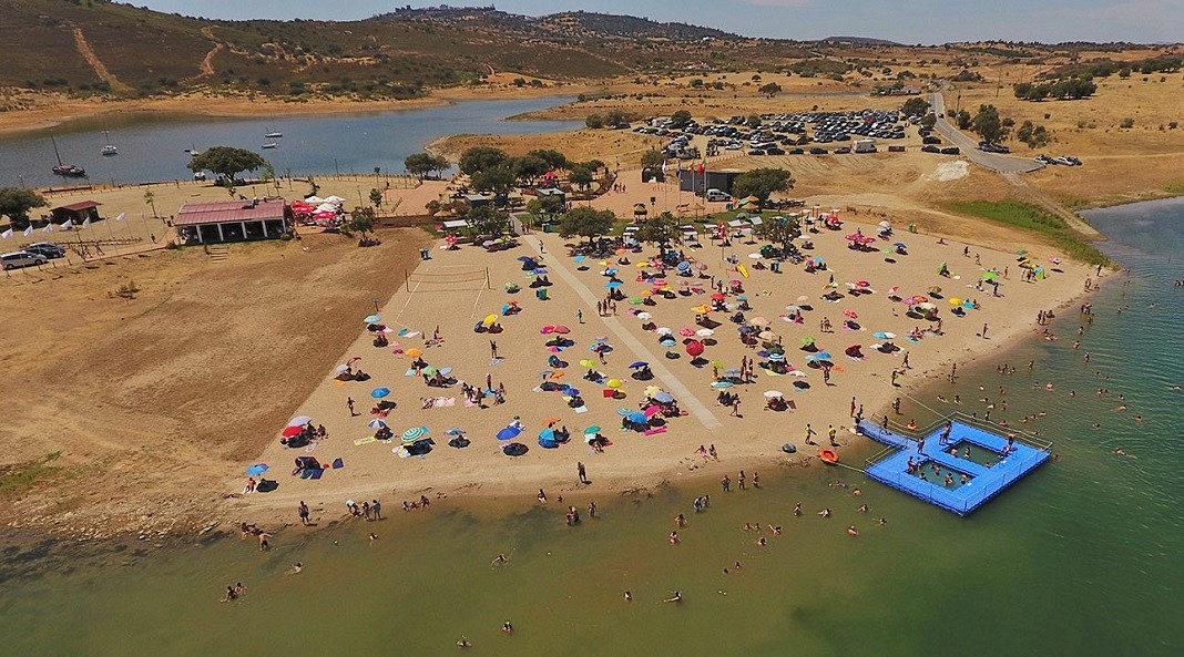 Praia fluvial de Monsaraz é a primeira, do interior, a hastear a bandeira azul