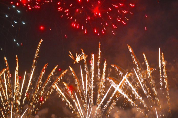 Festa de fim de ano em Braga reúne milhares na Avenida Central