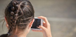 Nos países da OCDE 98% dos jovens de 15 anos possui smartphone