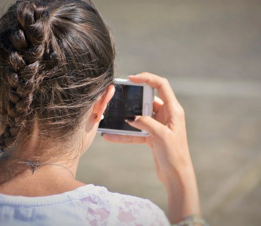 Nos países da OCDE 98% dos jovens de 15 anos possui smartphone
