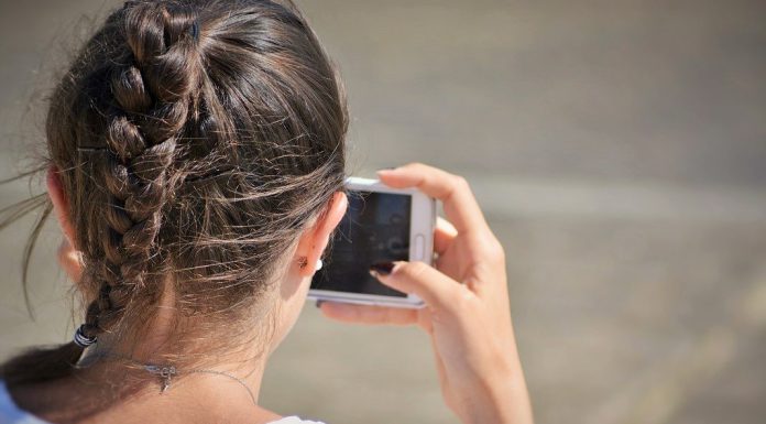 Nos países da OCDE 98% dos jovens de 15 anos possui smartphone
