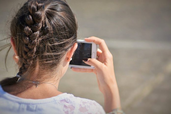 Uso de smartphone para captar eclipse solar pode danificar as câmaras – alerta a iServices Uso de smartphone para captar eclipse solar pode danificar as câmaras – alerta a iServices
