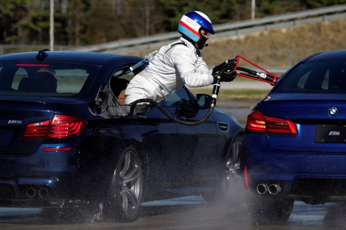 BMW 5 bate Guinness World Records de percurso à deriva