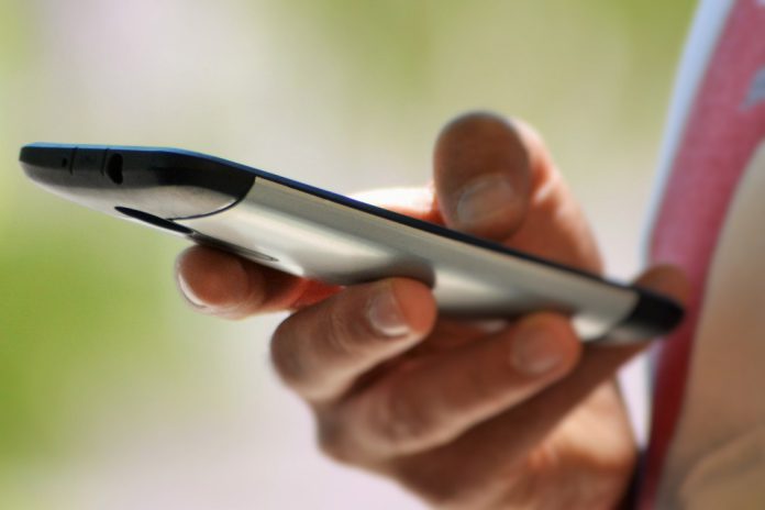 Empresa no Luxemburgo vai desenvolver conectividade entre satélites e smartphones com apoio de 25 milhões de euros da Comissão Europeia Empresa no Luxemburgo vai desenvolver conectividade entre satélites e smartphones com apoio de 25 milhões de euros da Comissão Europeia