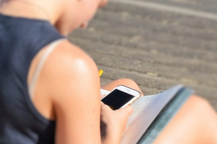 Parlamento Europeu quer medidas para tornar as redes sociais e ambiente online mais seguros como código de conduta para influenciadores Parlamento Europeu quer medidas para tornar as redes sociais e ambiente online mais seguros como código de conduta para influenciadores