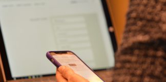 Inteligência artificial generativa pode aumentar fraudes e ataques de falsa identidade em 2026, alerta Fórum Económico Mundial