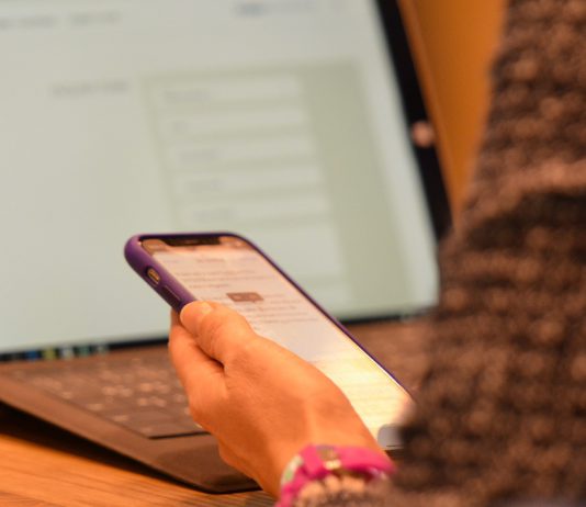 Inteligência artificial generativa pode aumentar fraudes e ataques de falsa identidade em 2026, alerta Fórum Económico Mundial