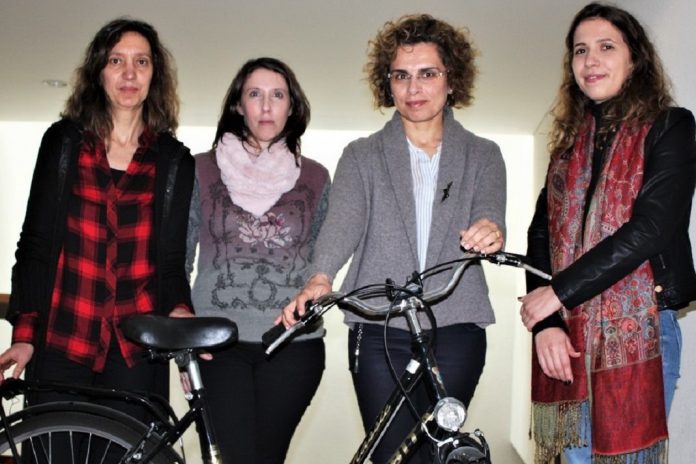 Nélia Silva, Eloísa Macedo, Nargarida Coelho e Mariana Coelho, investigadoras da UA, envolvidas no desenvolvimento de um modelo matemático que prevê acidentes com ciclistas e peões.