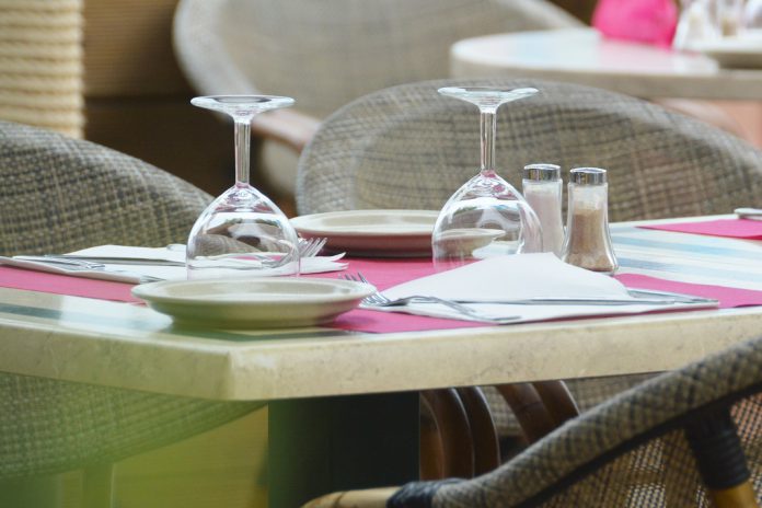 UE: Eurodeputados aprovam novas regras para reduzir o desperdício de têxteis e alimentos