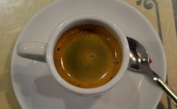 Estudo relaciona consumo de café à saúde metabólica e às hormonas sexuais.