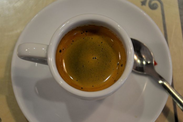 Estudo relaciona consumo de café à saúde metabólica e às hormonas sexuais. Estudo relaciona consumo de café à saúde metabólica e às hormonas sexuais.